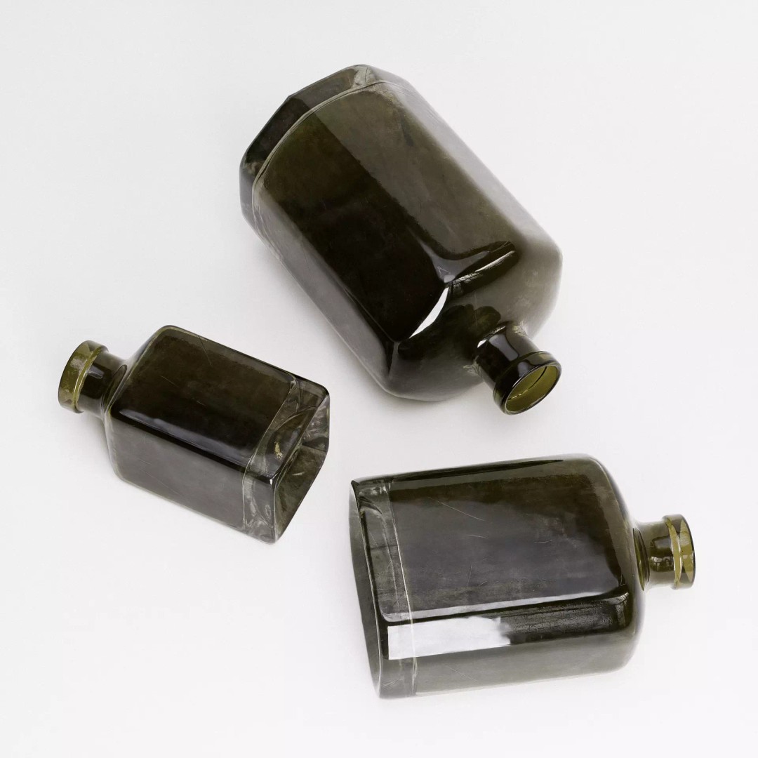 Old Bottles Set 3D Model – Low Poly Vintage Glassware, PBR Textures - View 5