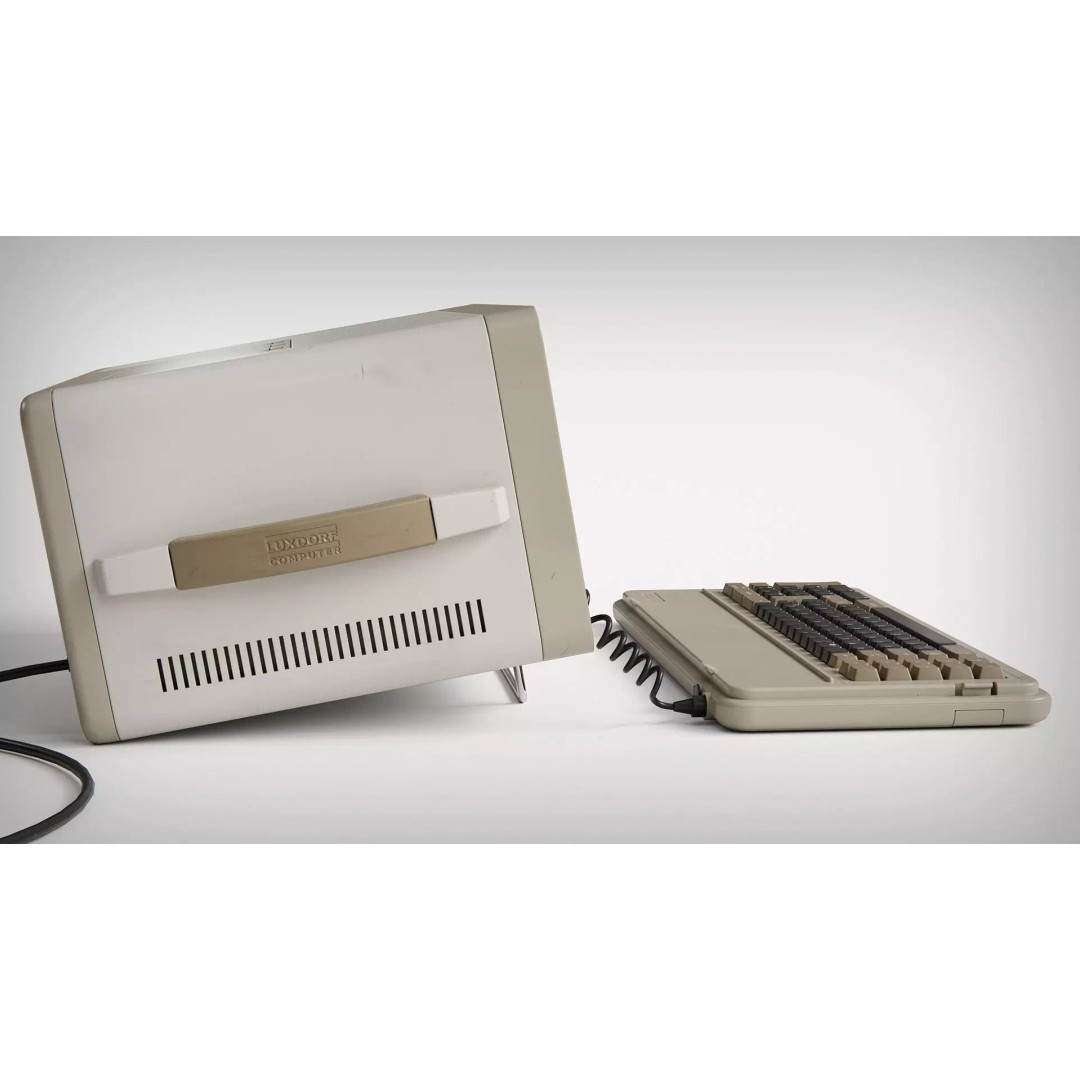 Luxdorf Retro Computer 3D Model – Low Poly Vintage PC, FBX, Blender - View 6