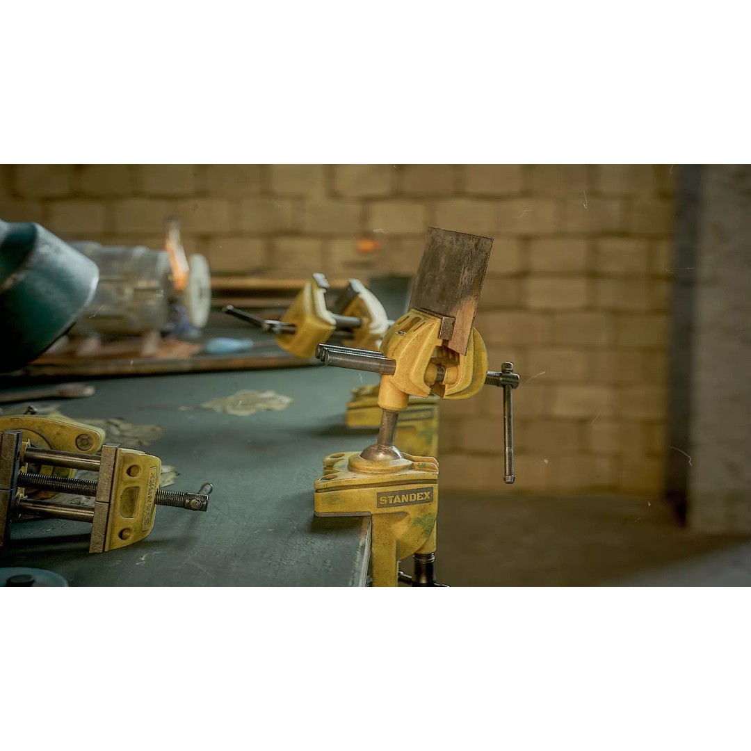 Used Vintage Clamping Vise 3D Model – Low Poly Game Asset, FBX - View 5