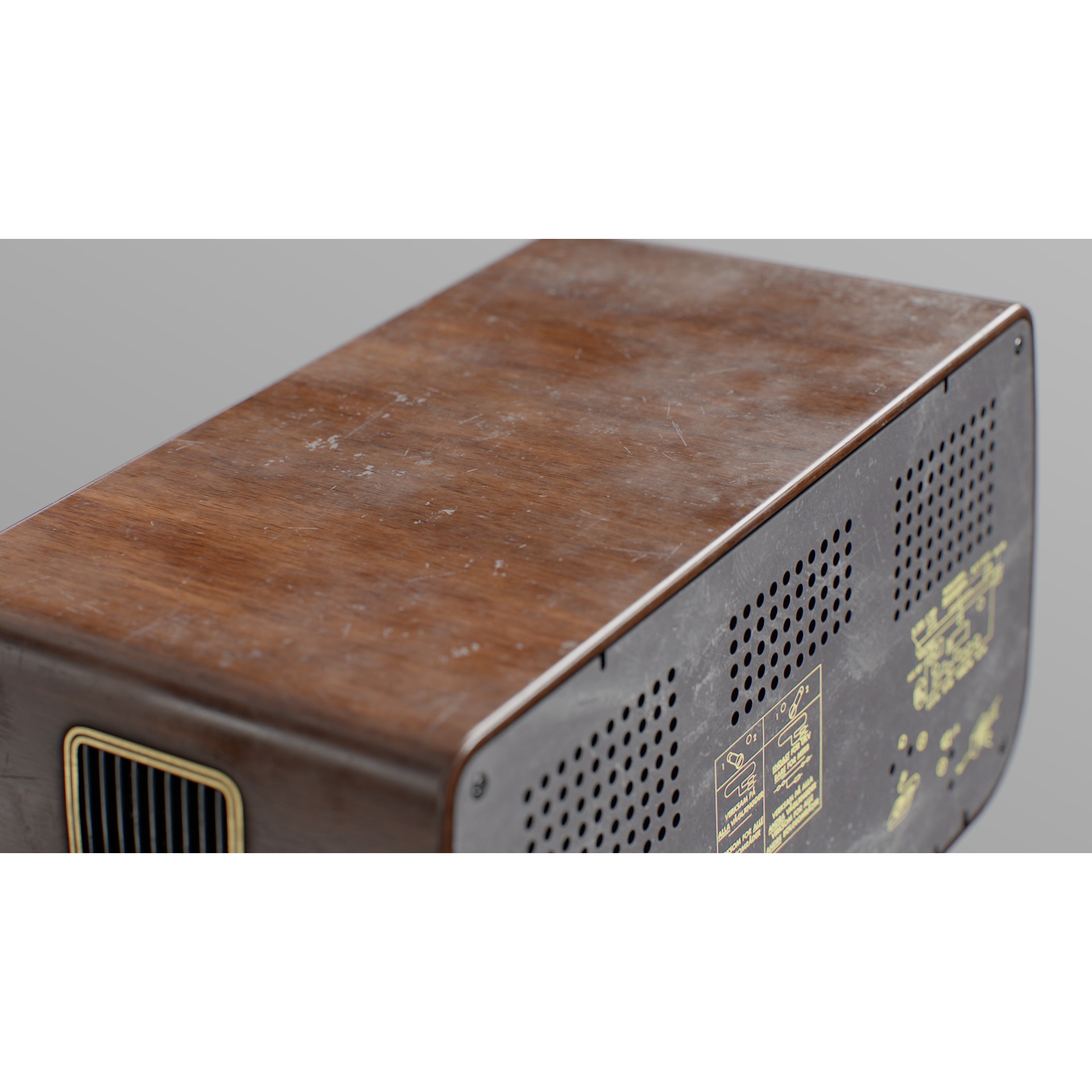 Old Antique Radio - Low-Poly Game-Ready 3D Model - View 14